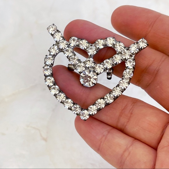 Vintage Silver Tone Large Heart Rhinestone Center Arrow Statement Brooch Love - Picture 4 of 10
